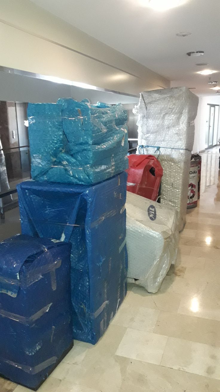 Get Moving Removalist Wrapping Furniture